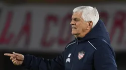 Julio Comesaña puede ser DT de Colón