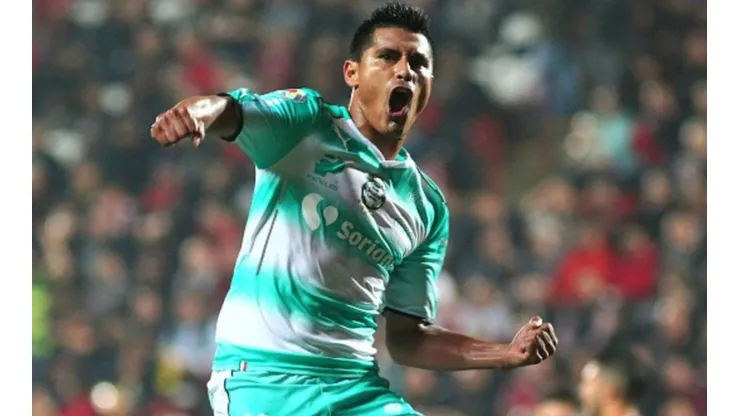 Osvaldo Martínez se despidió de Santos en forma oficial