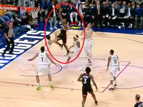 Kawhi Leonard se da media vuelta y la clava desde la línea de tiros libres