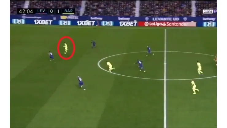 Messi voló, le ganó a todos los defensores rivales y de caño metió un golazo