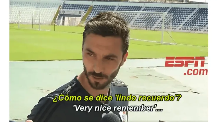 El divertido momento de Scocco contestando en inglés