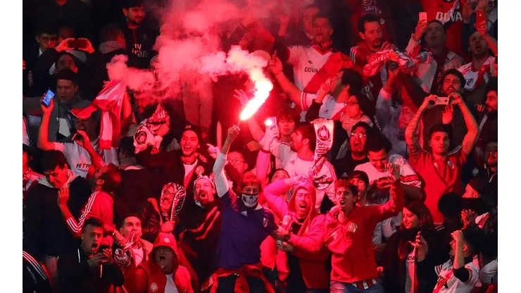 Los hinchas de River en el Santiago Bernabeu.
