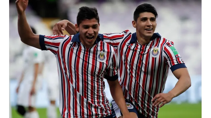Foto del gol de Chivas.