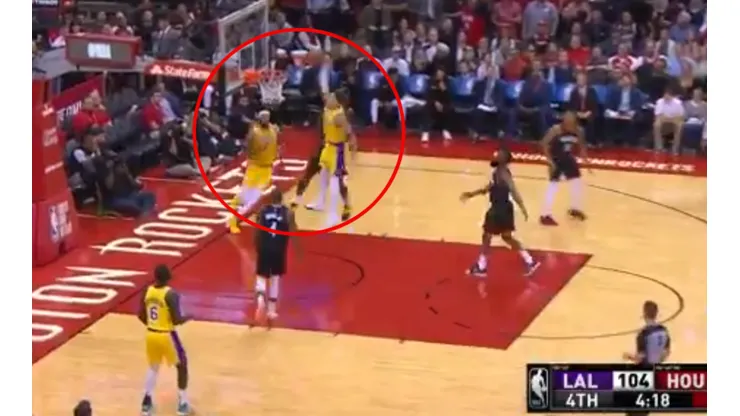 Kyle Kuzma se eleva y destroza el aro: La clavada de la noche para los Lakers