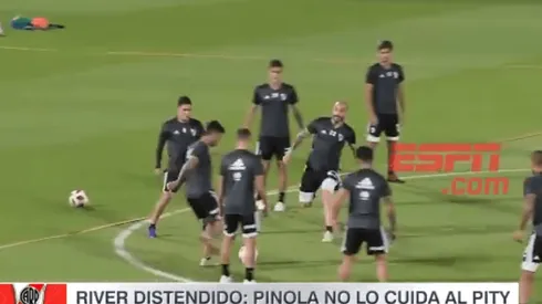 Foto de los jugadores de River entrenando.