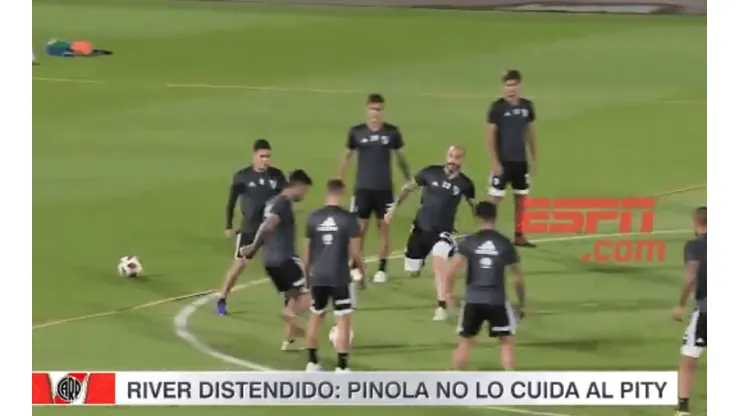 Foto de los jugadores de River entrenando.