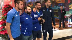 Aficionados de Cruz Azul despidieron al plantel que partió rumbo al Azteca