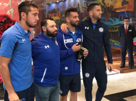 Aficionados de Cruz Azul despidieron al plantel que partió rumbo al Azteca