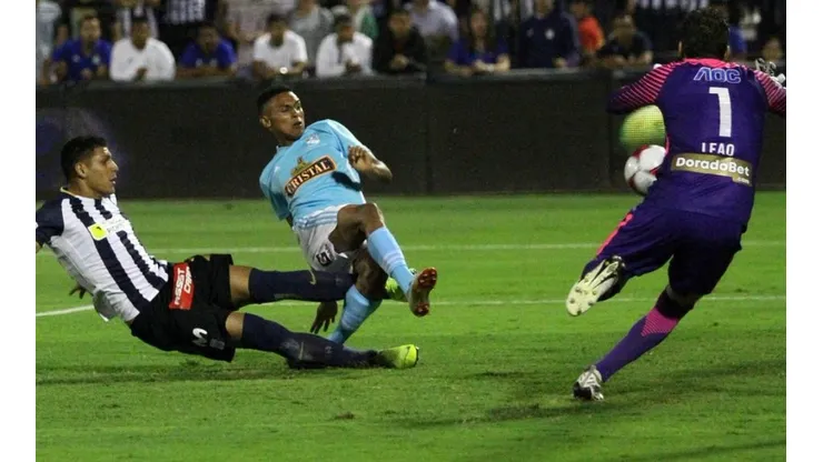 Sporting Cristal silenció el Matute, goleó a Alianza Lima y acaricia el título