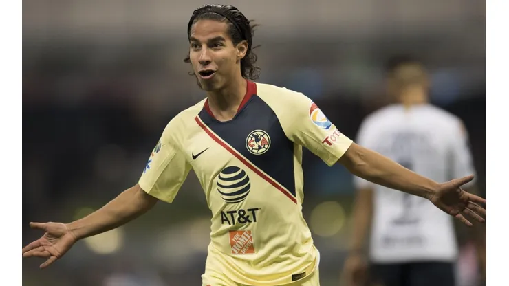 Lainez fue homenajeado por el América.
