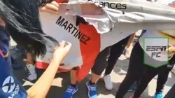 No aprendieron nada: los hinchas de Boca llevaron al Obelisco ¡una camiseta del Pity Martínez!