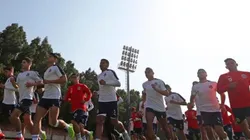 Chivas se entrena en Emiratos Árabes con cuidados especiales para Pulido y Beltrán