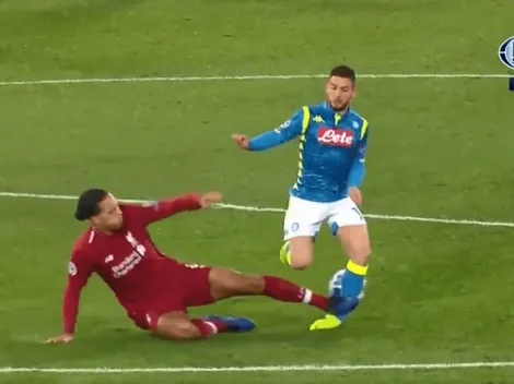 Duele solo de verla: la patada de van Dijk a Mertens digna de cárcel