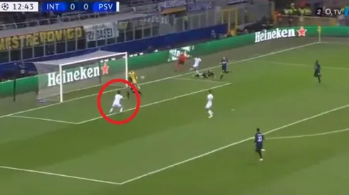 Prendido fuego: de cabeza, el Chucky Lozano amarga al Inter en la Champios League