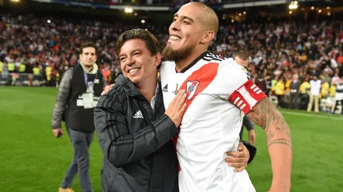 Marcelo Gallardo junto a Jonatan Maidana.