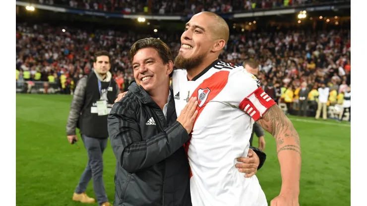 Marcelo Gallardo junto a Jonatan Maidana.