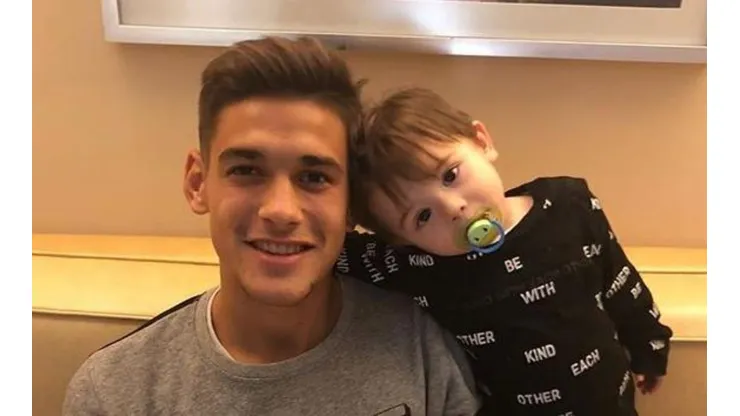 Pequeño campeón: las fotos que enamoran del hijo de Martínez Quarta besando la Libertadores