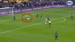 Foto de Lucas Pratto y el arquero de Boca.