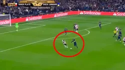 Gago se fue sólo de la cancha y dejó a Boca con nueve jugadores