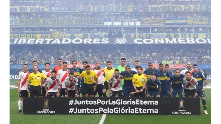 Boca y River en el duelo en la Bombonera.