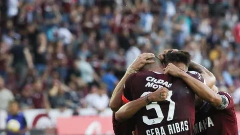 Todo Lanús festeja un nuevo triunfo.