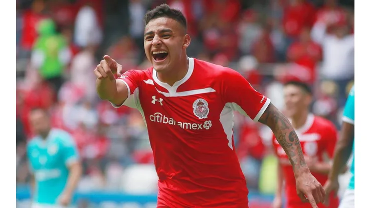 Vega es el tercer refuerzo de Chivas.