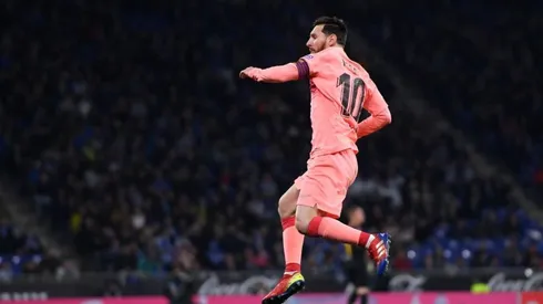 LA BESTIA. Lionel Messi celebra su golazo de tiro libre ante Espanyol (Foto: Getty).