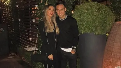 Lautaro Martínez junto a Agustina Gandolfo.
