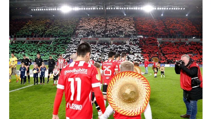 Emociona a cualquiera: el homenaje del PSV para sus mexicanos