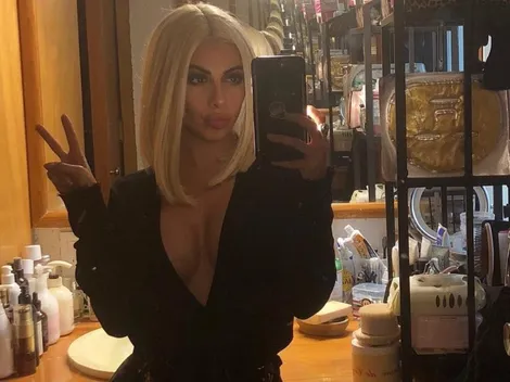 Con un short muy cortito, Jimena Sánchez posó con la camiseta de los Lakers