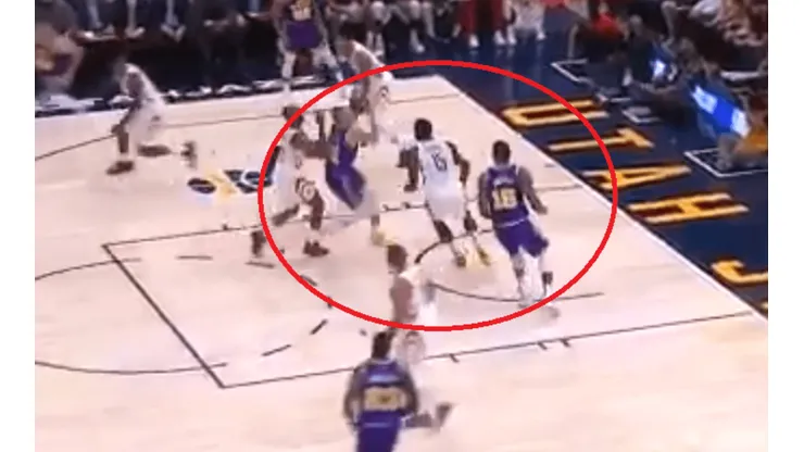 Pase por la espalda de Exum y clavada de Favors: La jugada de la noche en la NBA