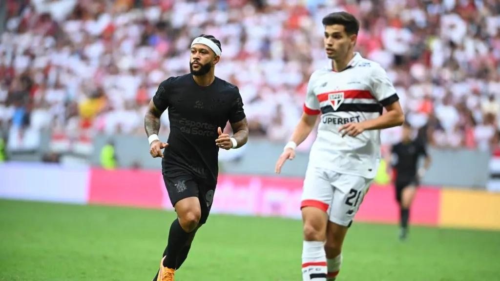 Depay apenas ha podido jugar dos partidos en Brasil: IMAGO