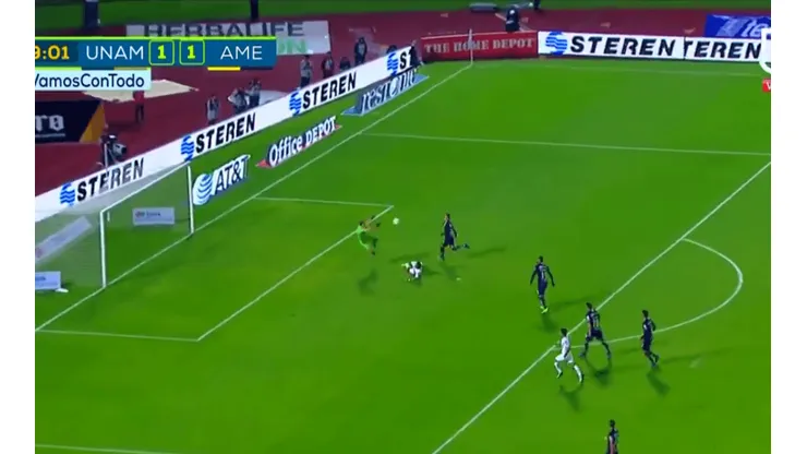 Marchesín sacó una pelota espectacular.