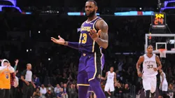 ¡El Rey! LeBron James lidera la remontada de los Lakers
