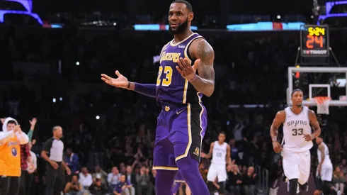 ¡El Rey! LeBron James lidera la remontada de los Lakers