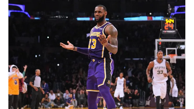 ¡El Rey! LeBron James lidera la remontada de los Lakers