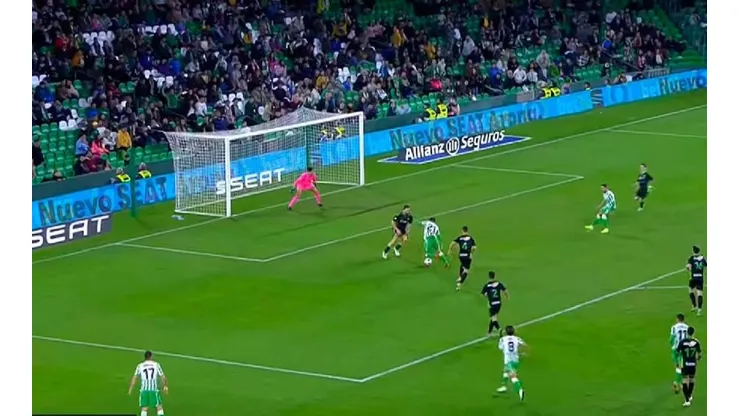 Golazo de Lo Celso con el quiebre de cintura.