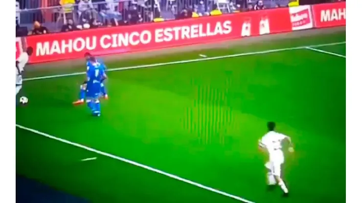 Vinicius intentó una de Neymar.