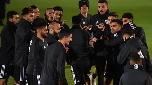 River, puras risas en el entrenamiento