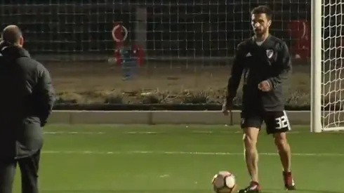 La cosa está difícil: las imágenes del entrenamiento diferenciado de Scocco en Madrid