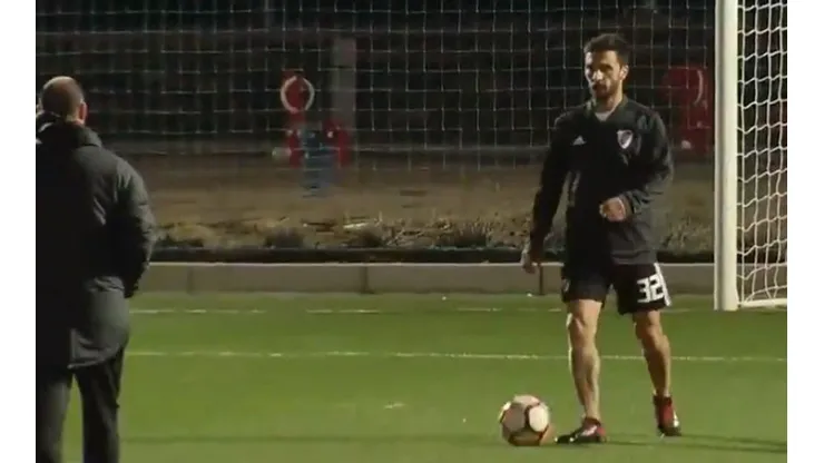 La cosa está difícil: las imágenes del entrenamiento diferenciado de Scocco en Madrid