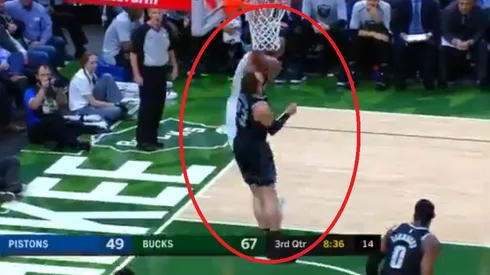 ¡Humillado! Giannis Antetokounmpo destroza a Blake Griffin con una clavada