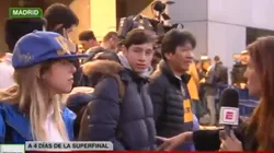 Foto de los hinchas de Boca esperando al micro.