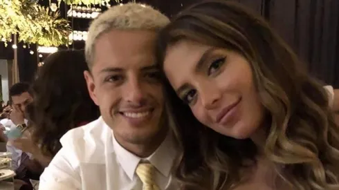 Foto de Chicharito con su hermosa novia.