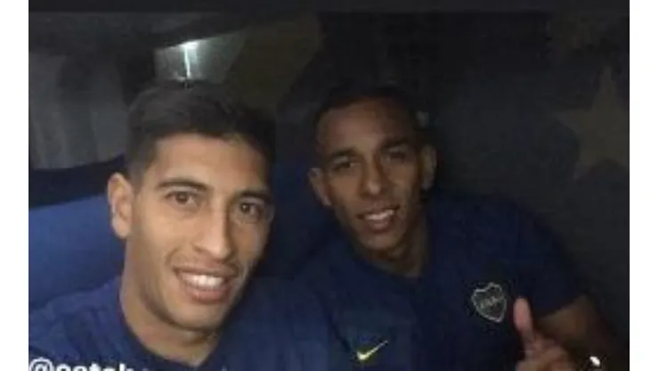 Todas las fotos del plantel de Boca en la intimidad del avión rumbo a Madrid
