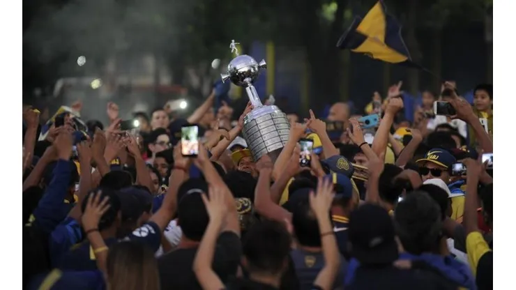 Los hinchas de Boca levantaron la Libertadores en el banderazo