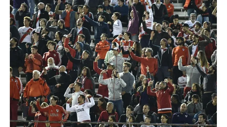 Los hinchas, enojados con la barra en el último partido ante Gimnasia.