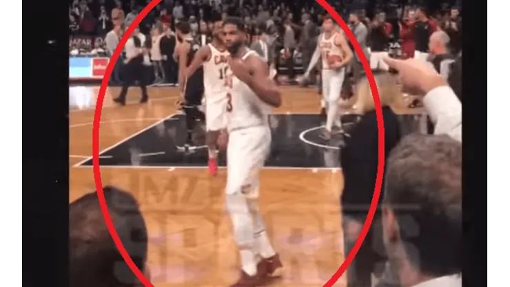 Tristan Thompson hace gestos obscenos a fanáticos de los Nets