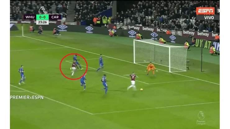 Era gol de Chicharito pero Arnautovic no se la pasó y nos hizo enojar a todos