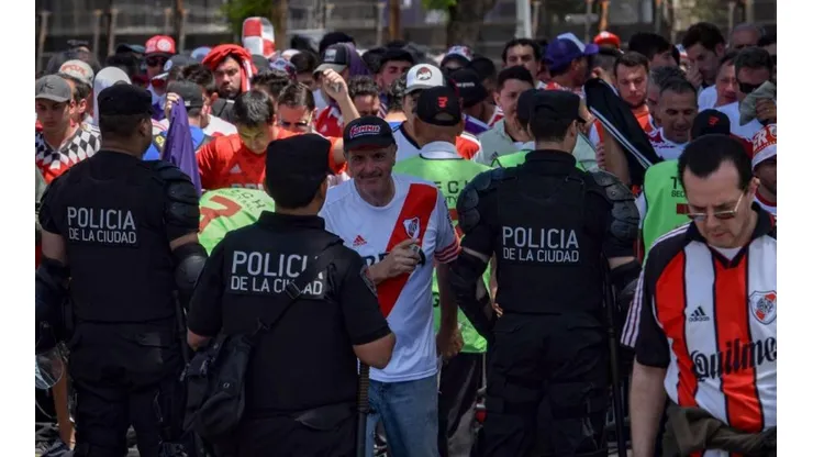 Hay dos acusados de la agresión al micro de Boca y no son de la barra de River